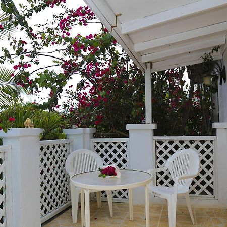 Tingum Village Hotel Dunmore Town Екстер'єр фото