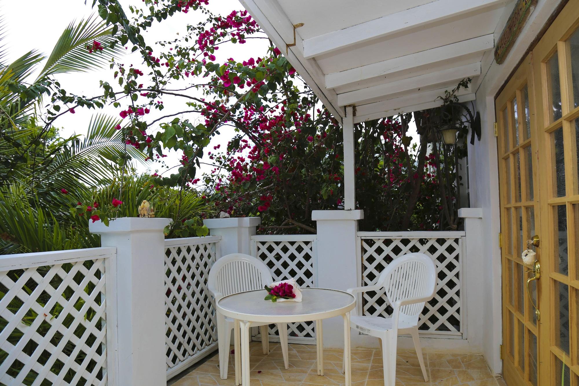 Tingum Village Hotel Dunmore Town Екстер'єр фото