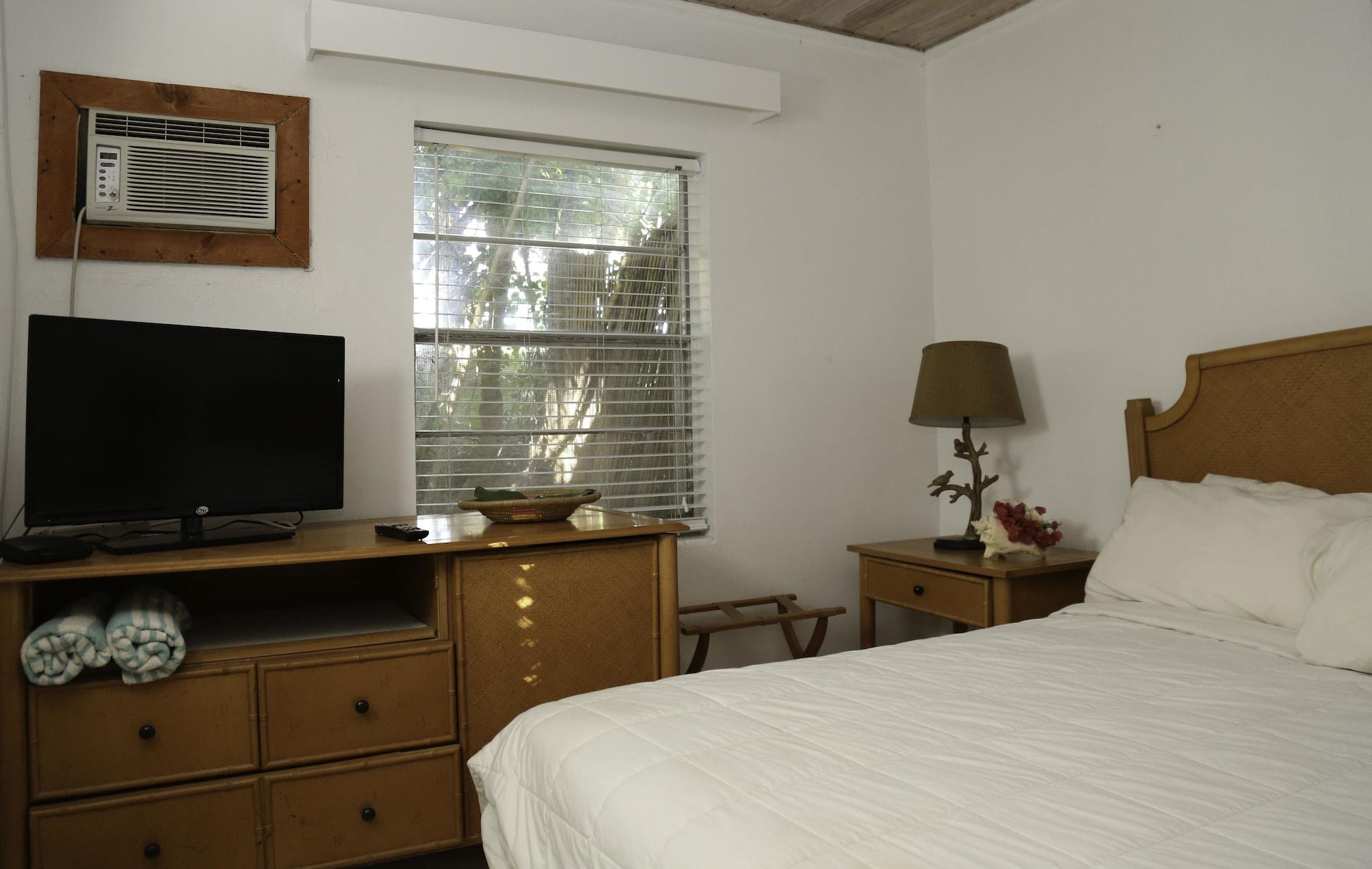 Tingum Village Hotel Dunmore Town Екстер'єр фото
