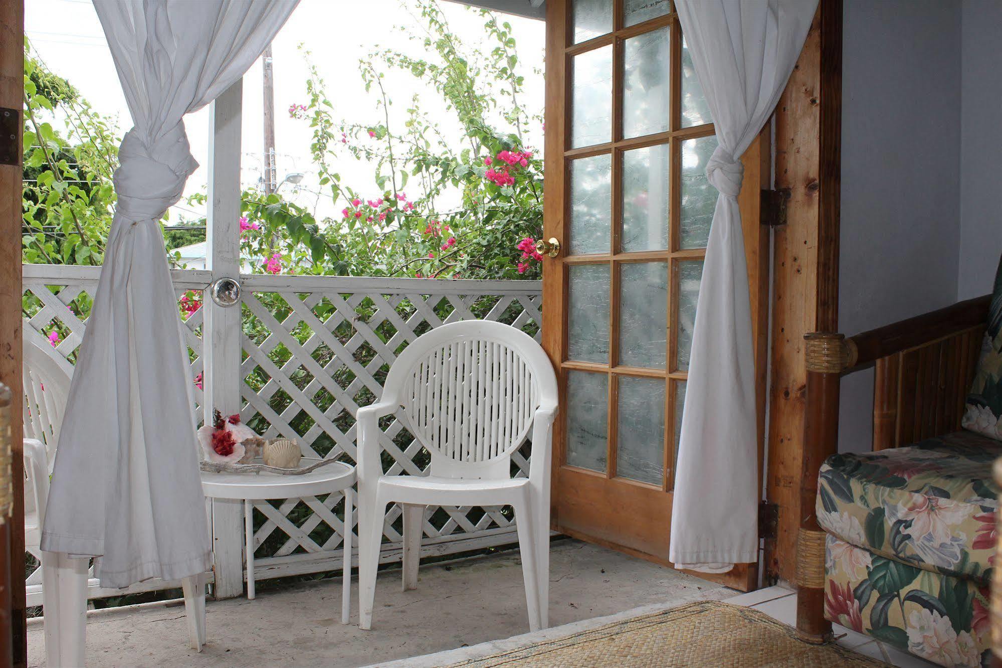 Tingum Village Hotel Dunmore Town Екстер'єр фото