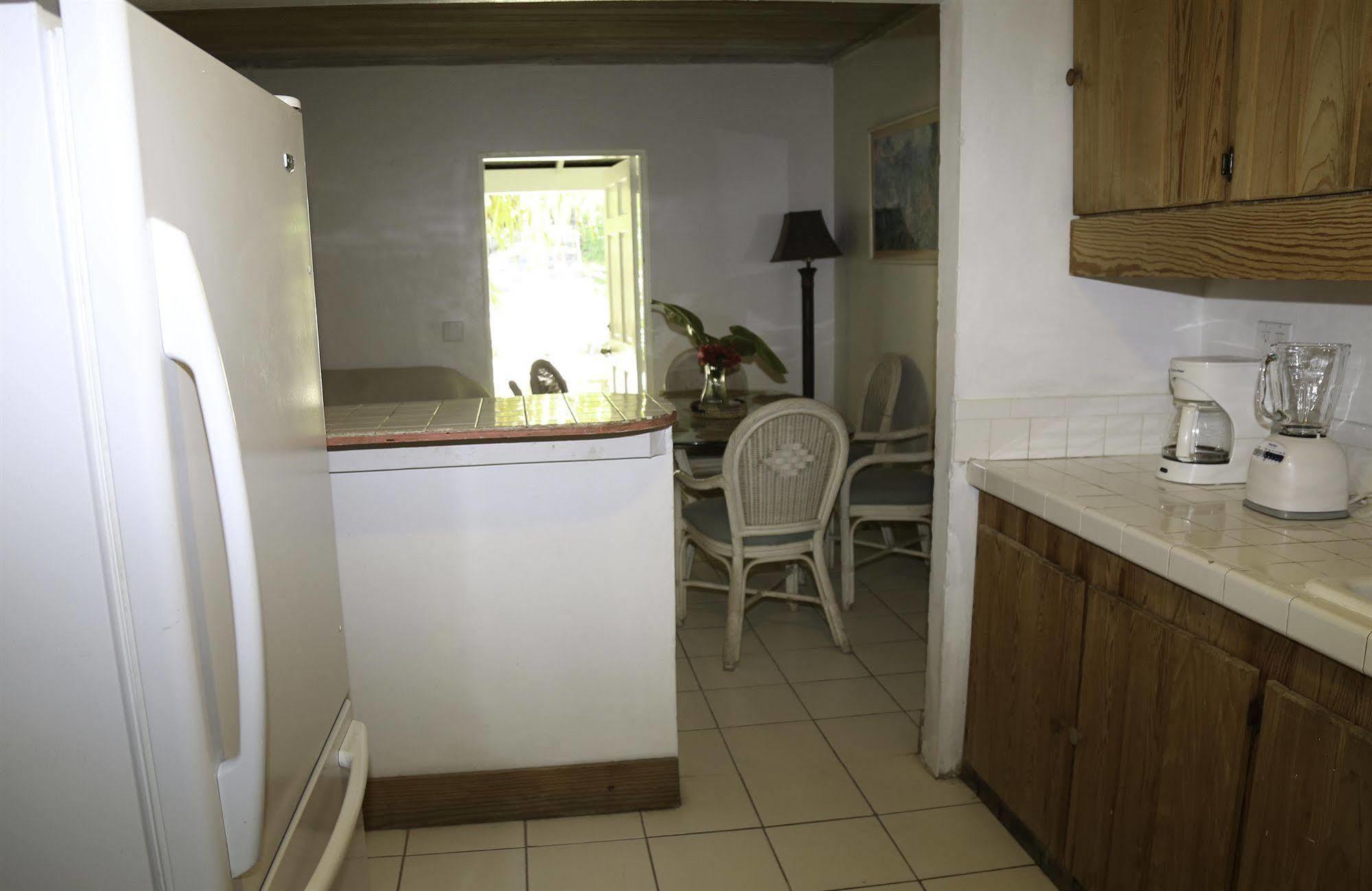 Tingum Village Hotel Dunmore Town Екстер'єр фото